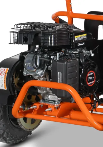 Silnik KAYO S70 w zbliżeniu